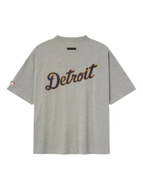 FEAR OF GOD ESSENTIALS x MLB 90s detroit graphic T-shirt