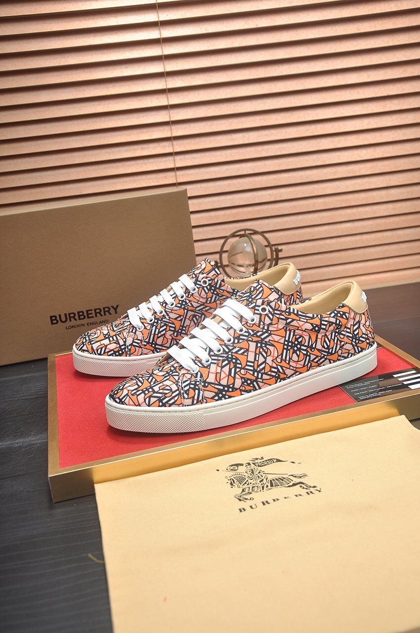 Burberry Orange Geometric Low-Top Sneakers