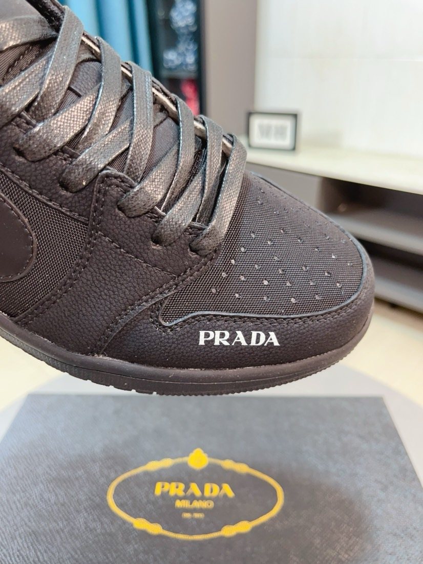 Nike Black and Dark Gray Low-Top Sneakers